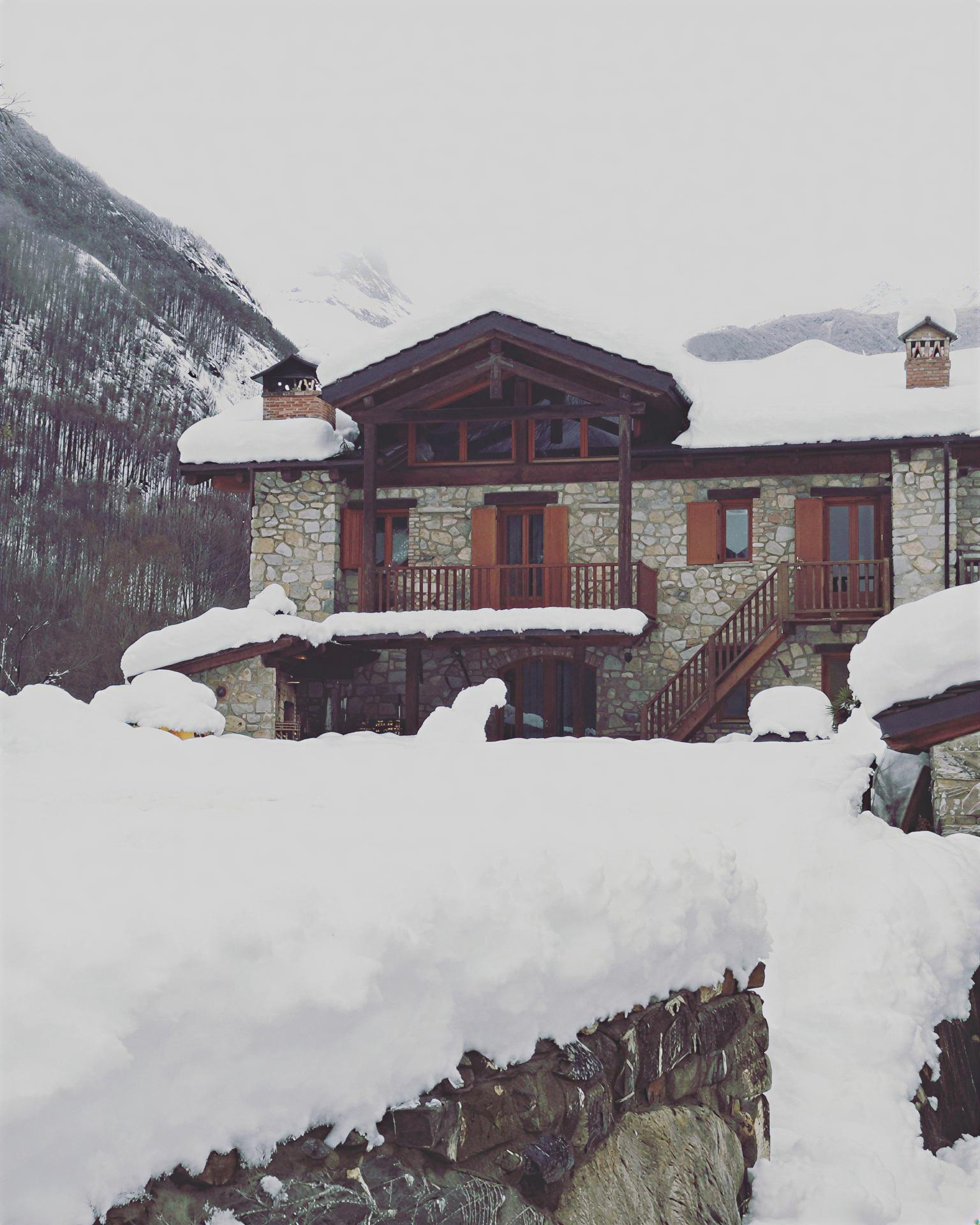 Progetto fabbricato residenziale e costruzione garage interrato - Limone Piemonte (CN) - 2012